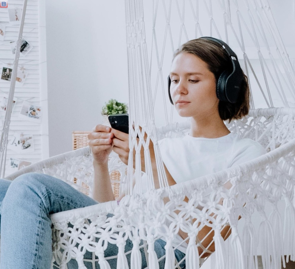Be your own boss-Build a profitable business from your phone